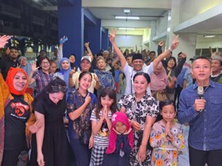 DKM GCP berfoto bersama warga usai acara.