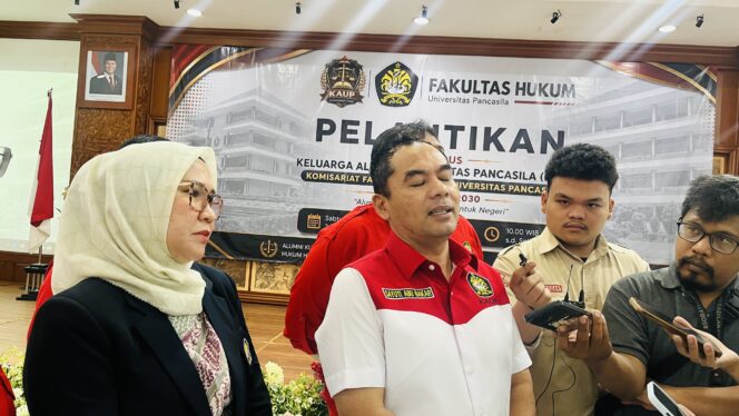 
					KAUP FHUP melantik pengurus 2026–2030, Sayuti Abubakar tekankan silaturahmi alumni dan pelatihan lulusan hukum, didukung sinergi kampus.(prabainsight.com)