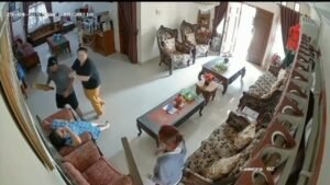 Polisi ungkap dugaan keterlibatan menantu dalam pembunuhan sadis wanita 60 tahun di Pekanbaru. Rekaman CCTV jadi bukti kunci, pelaku masih diburu.(istimewa)