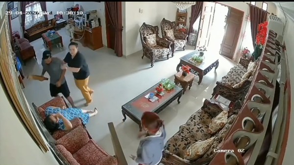 Polisi ungkap dugaan keterlibatan menantu dalam pembunuhan sadis wanita 60 tahun di Pekanbaru. Rekaman CCTV jadi bukti kunci, pelaku masih diburu.(istimewa)