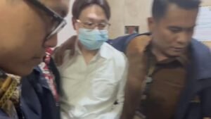 Richard Lee masih ditahan saat sertifikat mualafnya dicabut oleh Hanny Kristianto. Simak polemik antara iman, dokumen, dan persoalan hukum yang memicu perdebatan publik.(Istimewa)