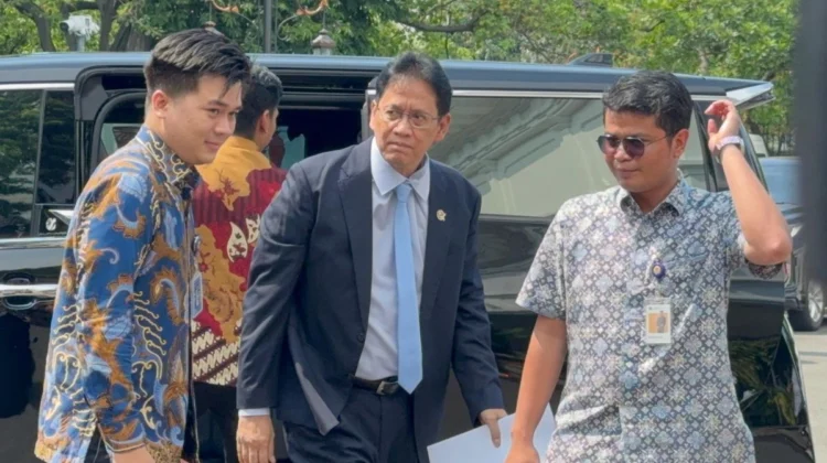 Prabowo kumpulkan KSSK di Istana saat rupiah melemah. Purbaya dan Airlangga irit bicara, pembahasan rapat masih jadi tanda tanya.