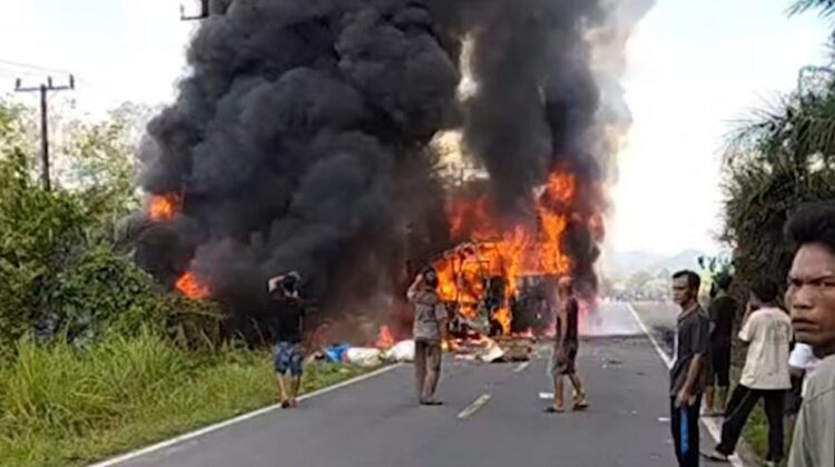 Kecelakaan maut bus ALS dan truk tangki BBM di Muratara, Sumsel, menewaskan 16 orang. DPR mendesak audit keselamatan transportasi dan evaluasi jalur rawan tabrakan.(Istimewa)