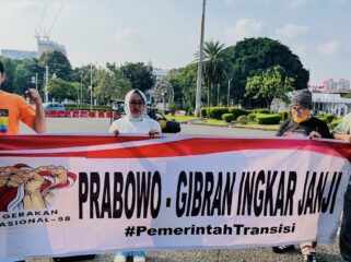 Gerakan Nasional Aktivis ’98 mendesak empat mahasiswa korban Tragedi Trisakti ditetapkan sebagai pahlawan nasional dalam momentum 28 tahun Reformasi.