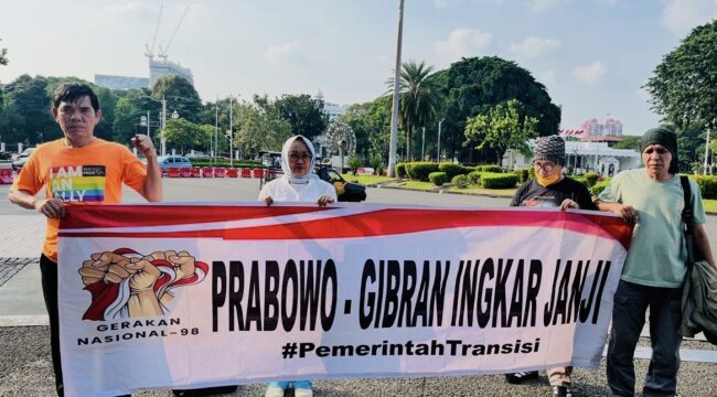 Gerakan Nasional Aktivis ’98 mendesak empat mahasiswa korban Tragedi Trisakti ditetapkan sebagai pahlawan nasional dalam momentum 28 tahun Reformasi.