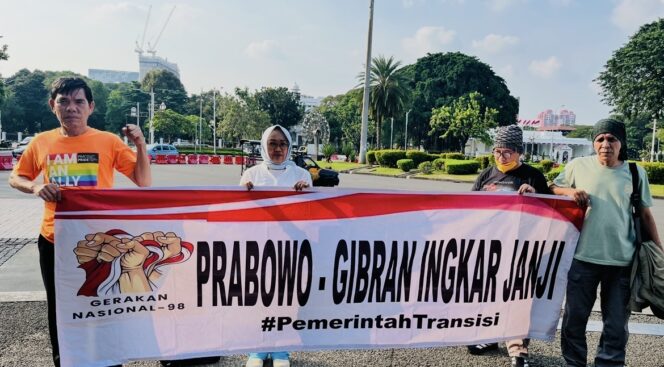 
					Gerakan Nasional Aktivis ’98 mendesak empat mahasiswa korban Tragedi Trisakti ditetapkan sebagai pahlawan nasional dalam momentum 28 tahun Reformasi.
