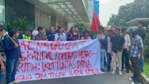 GMNI Jakarta dan HMI menggelar aksi meminta audit proyek KDMP. Mahasiswa menyoroti dugaan selisih anggaran dan pentingnya transparansi program desa.(istimewa)