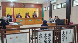 Sidang dugaan pelanggaran ITE di PN Palu menghadirkan tiga saksi terkait informasi AJB saham yang beredar melalui pesan elektronik. Sidang akan dilanjutkan pekan depan.(Istimewa)