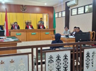 Sidang dugaan pelanggaran ITE di PN Palu menghadirkan tiga saksi terkait informasi AJB saham yang beredar melalui pesan elektronik. Sidang akan dilanjutkan pekan depan.(Istimewa)
