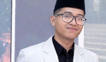 Seorang pelajar dari PII Sumsel mengajak publik melihat Program Makan Bergizi Gratis (MBG) dari sisi tata kelola, efektivitas, dan prioritas anggaran. Bukan soal menolak, melainkan memastikan program berjalan tepat sasaran.(istimewa)
