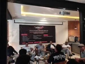 Bjorka ’98 menggelar diskusi soal militerisme dan supremasi sipil. Para narasumber mengingatkan pentingnya pengawasan publik agar semangat Reformasi 1998 tidak sekadar menjadi kenangan.(istimewa)