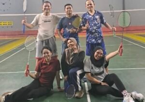Sejumlah karyawan PT Spitze Sentosa Indonesia mengikuti kegiatan badminton bersama di Kabupaten Bekasi, Kamis (25/6/2026). (Istimewa)