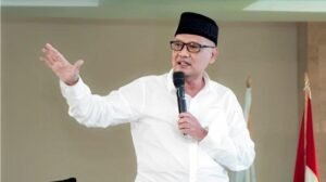 Pengangkatan dua putra Menteri Haji sebagai tenaga ahli memicu sorotan publik. Transparansi, kompetensi, dan proses seleksi menjadi perhatian dalam penerapan meritokrasi di pemerintahan.(Istimewa)
