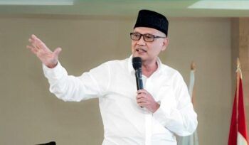 Pengangkatan dua putra Menteri Haji sebagai tenaga ahli memicu sorotan publik. Transparansi, kompetensi, dan proses seleksi menjadi perhatian dalam penerapan meritokrasi di pemerintahan.(Istimewa)