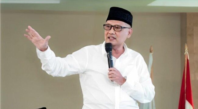 Pengangkatan dua putra Menteri Haji sebagai tenaga ahli memicu sorotan publik. Transparansi, kompetensi, dan proses seleksi menjadi perhatian dalam penerapan meritokrasi di pemerintahan.(Istimewa)