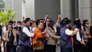 Kapolri Jenderal Listyo Sigit Prabowo menegaskan keputusan terkait penangguhan penahanan Roy Suryo dan dr Tifa kini menjadi kewenangan Kejaksaan setelah proses pelimpahan tahap II selesai dilakukan.(Antara)