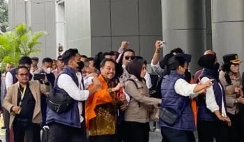 Kapolri Jenderal Listyo Sigit Prabowo menegaskan keputusan terkait penangguhan penahanan Roy Suryo dan dr Tifa kini menjadi kewenangan Kejaksaan setelah proses pelimpahan tahap II selesai dilakukan.(Antara)