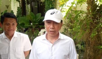Jokowi memulai safari politik dari Lampung dengan menghadiri tiga Rakorda PSI. Ia membawa misi memperkuat struktur partai agar berkembang menjadi mesin politik besar sekaligus mendorong kesadaran politik masyarakat.(Istimewa)