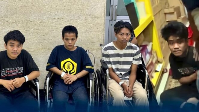 
					Polisi mengungkap tiga pemuda tetap disekap di percetakan Mau Print meski keluarga telah menyerahkan Rp55 juta. Pelaku bersikeras meminta total tebusan Rp150 juta.