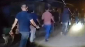 Video warga menghadang pria yang diduga oknum TNI terkait hilangnya 16 ekor lembu di Labuhanbatu viral di media sosial. Dandim 0209/Labuhanbatu menyatakan kasus masih dalam penyelidikan.