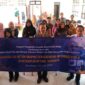Tim Prodi Film dan Animasi, Fakultas Bahasa dan Seni UNESA, berfoto bersama perangkat Kecamatan Wiyung, usai acara.