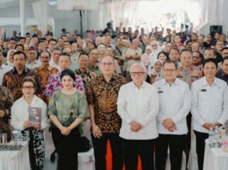 Edi Permadi Luncurkan Buku Perjalanan Hidup, Dari Penjual Kacang hingga Direktur di Usia 29 Tahun. (Foto: Istimewa)