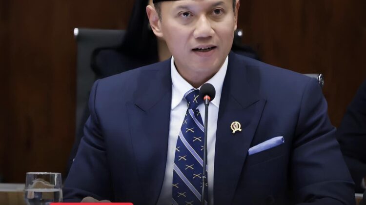 AHY menegaskan oposisi dalam demokrasi harus memberikan kritik yang konstruktif dan solusi, bukan memecah belah bangsa. Pernyataan ini muncul saat merespons polemik posisi politik PDIP.(istimewa)