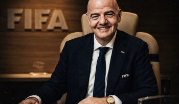 Presiden FIFA Gianni Infantino dilaporkan mengirim surat kepada 211 federasi anggota terkait rencana penjualan sebagian saham komersial Piala Dunia. Federasi pendukung disebut berpeluang menerima dana hingga US$40 juta.