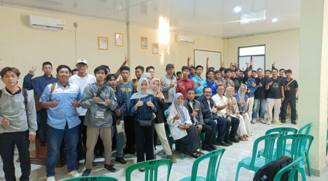 FKLPID Jabar bersama BLK Kabupaten Indramayu berfoto bersama usai acara.
