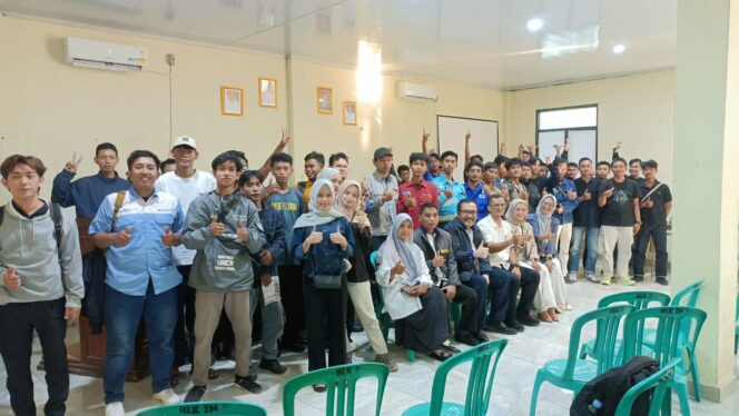 
					FKLPID Jabar bersama BLK Kabupaten Indramayu berfoto bersama usai acara.