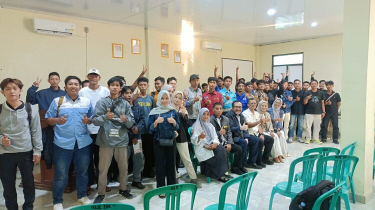 FKLPID Jabar bersama BLK Kabupaten Indramayu berfoto bersama usai acara.