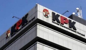 KPK kembali menggeledah sejumlah lokasi di Kuansing dalam pengembangan kasus dugaan korupsi Bupati nonaktif Suhardiman Amby. Penyidikan kini melebar hingga dugaan penerimaan dana terkait pelepasan Hutan Produksi Terbatas.
