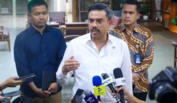 Pemerintah mengubah status pengemudi ojol menjadi pengusaha mikro mulai 1 Juli 2026. Simak alasan di balik kebijakan ini, manfaat yang diterima pengemudi, serta dampaknya bagi ekosistem transportasi online.