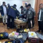 Polda Metro Jaya menyita 74 kilogram emas dan uang ratusan miliar dari rumah di Sentul. Barang bukti itu diduga berkaitan dengan tiga kasus korupsi, suap, gratifikasi, dan TPPU.