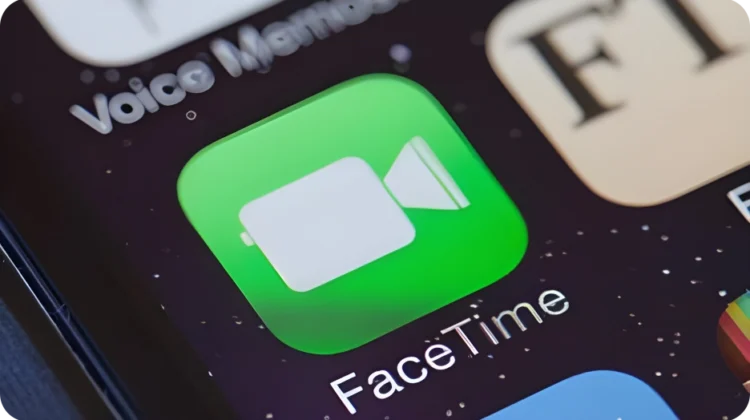Pengguna iPhone diimbau waspada terhadap modus penipuan baru melalui FaceTime. Pelaku mengaku petugas bank, meminta screen sharing hingga mencuri OTP dan menguras saldo rekening. 
