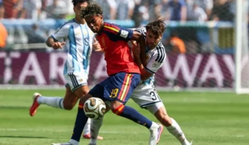 Spanyol resmi menjadi juara Piala Dunia FIFA 2026 setelah mengalahkan Argentina 1-0 lewat gol Ferran Torres di babak extra time. Kartu merah Enzo Fernández menjadi titik balik yang mengubah jalannya final di Stadion MetLife.