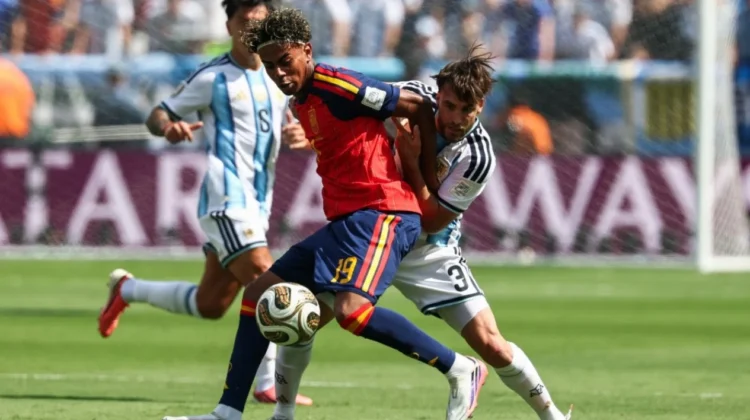 Spanyol resmi menjadi juara Piala Dunia FIFA 2026 setelah mengalahkan Argentina 1-0 lewat gol Ferran Torres di babak extra time. Kartu merah Enzo Fernández menjadi titik balik yang mengubah jalannya final di Stadion MetLife.