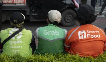 Pemerintah segera merampungkan revisi Perpres Nomor 27 Tahun 2026 yang menetapkan pengemudi ojol sebagai pelaku UMKM. Kebijakan ini membuka akses pembiayaan, insentif pajak, pelatihan, dan perlindungan usaha.(istimewa)