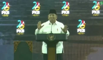 Pidato Prabowo Subianto di Harlah PKB memicu sorotan usai menyebut istilah “Londo Ireng” saat menyinggung jurnalis, pengamat, dan LSM serta menegaskan kritik berbeda dengan fitnah.(istimewa)