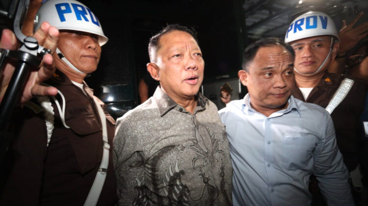 Kejaksaan Agung mengungkap alasan Febrie Adriansyah ditetapkan sebagai tersangka TPPU. Penyidik menyita 74 kg emas dan valuta asing bernilai ratusan miliar yang menjadi dasar penyidikan.