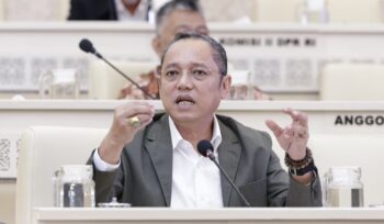 Pernyataan “sirkus” yang diucapkan anggota Komisi II DPR RI Deddy Sitorus berbuntut panjang. Koordinatoriat Wartawan Parlemen (KWP) resmi melaporkan Deddy ke Mahkamah Kehormatan Dewan (MKD). Simak kronologi, tanggapan KWP, dan klarifikasi lengkap Deddy Sitorus.