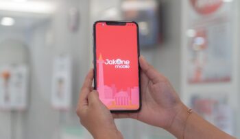 Bank Jakarta meraih penghargaan Digital Excellence Awards 2026 berkat inovasi JakOne Mobile. Pengembangan layanan digital dinilai konsisten menghadirkan transaksi yang mudah, aman, dan mendukung percepatan ekonomi digital di Jakarta.(Istimewa)