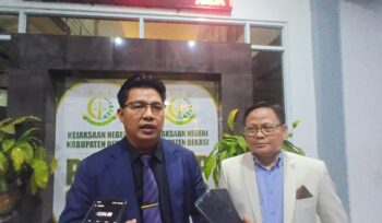 Bilhuda (kiri) salah satu tim kuasa hukum MSB.