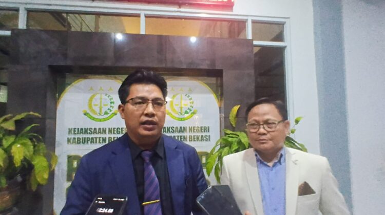 Bilhuda (kiri) salah satu tim kuasa hukum MSB.