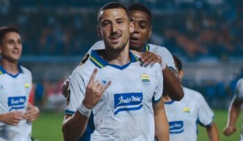 Persija Jakarta gagal melaju ke final Piala Presiden 2026 usai kalah 1-2 dari Persib Bandung. Shin Tae-yong mengaku tidak puas, namun menilai kondisi fisik pemain masih baru mencapai 30-40 persen menjelang Super League 2026/2027.