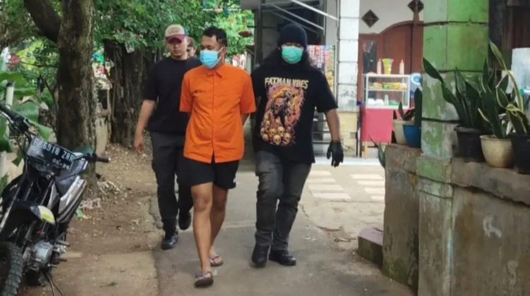 Chat WhatsApp terakhir terduga mutilasi di Depok sebelum mengundurkan diri dari pekerjaannya terungkap. Simak kronologi lengkap, pengakuan bos UMKM, dan fakta terbaru kasus tersebut.(Istimewa)