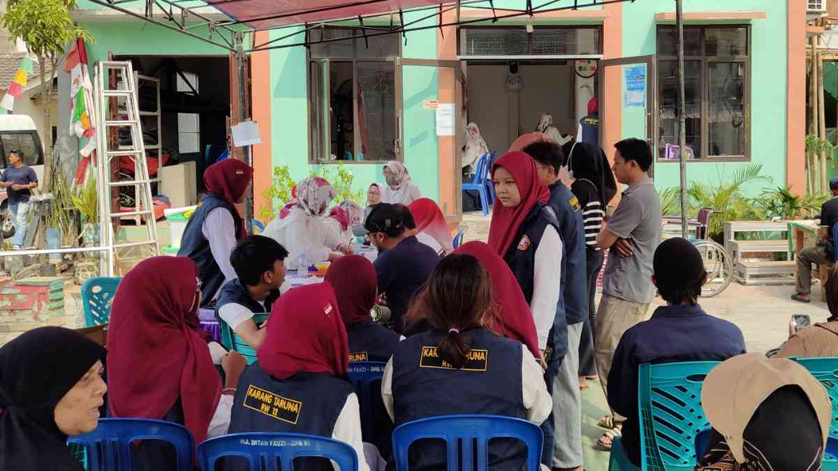 Suasana pendaftaran donor darah di RW 12 Villa Jatirasa