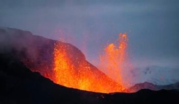 Abu Gunung Anak Krakatau Terdeteksi ke Jakarta hingga Jawa Barat, BMKG Ingatkan Gangguan Penerbangan