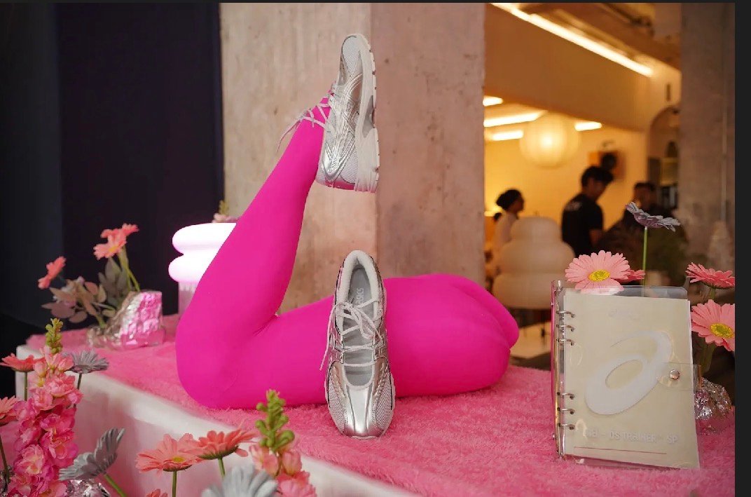 ASICS memperkenalkan GEL-DS TRAINER™ SP, sneaker perempuan yang memadukan siluet Mary Jane, karakter feminin, serta teknologi GEL-DS TRAINER™ 14.(Istimewa)