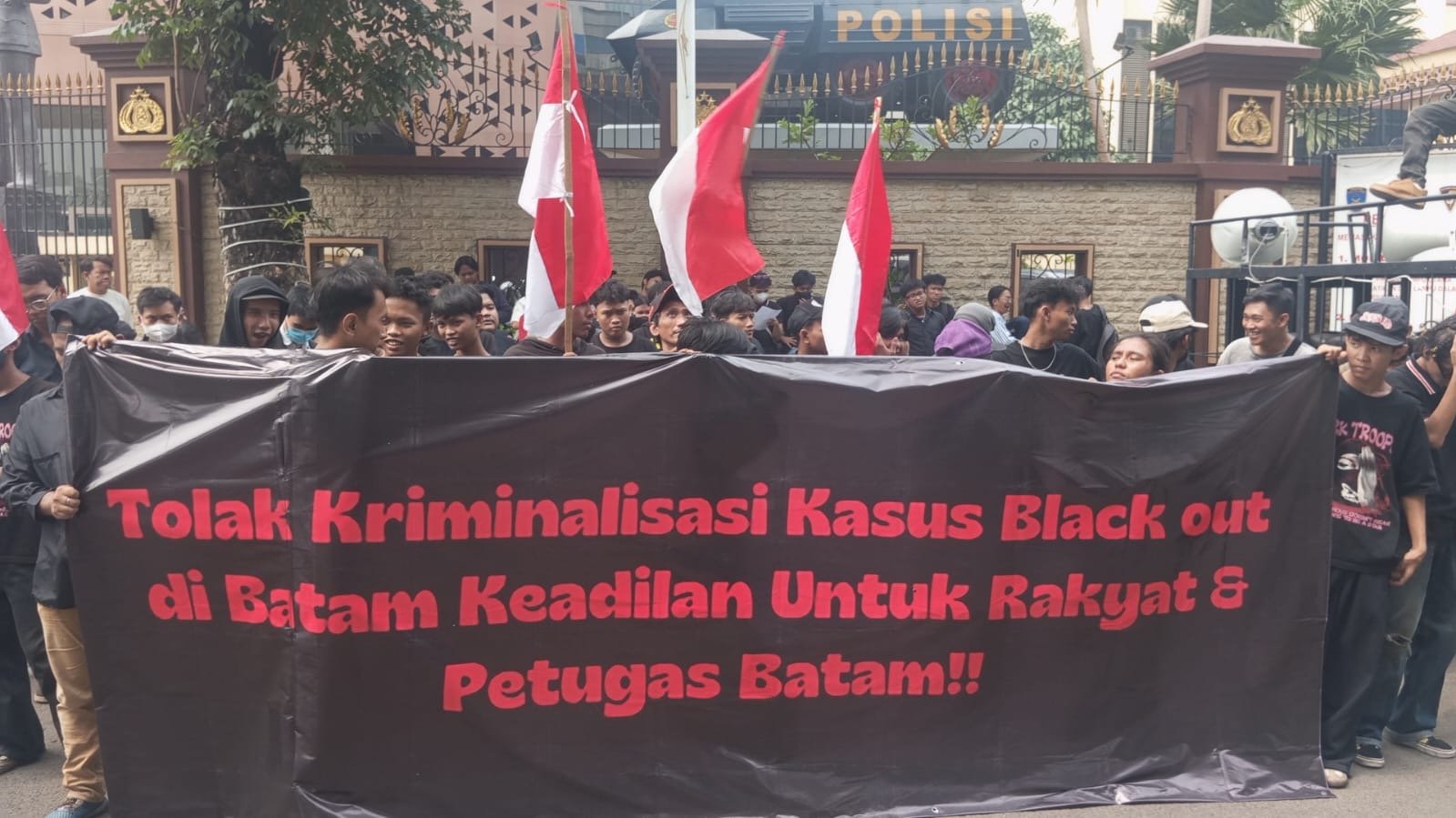 AMPER Geruduk Bareskrim, Desak 5 Pegawai PLN Tersangka Blackout Batam Dibebaskan